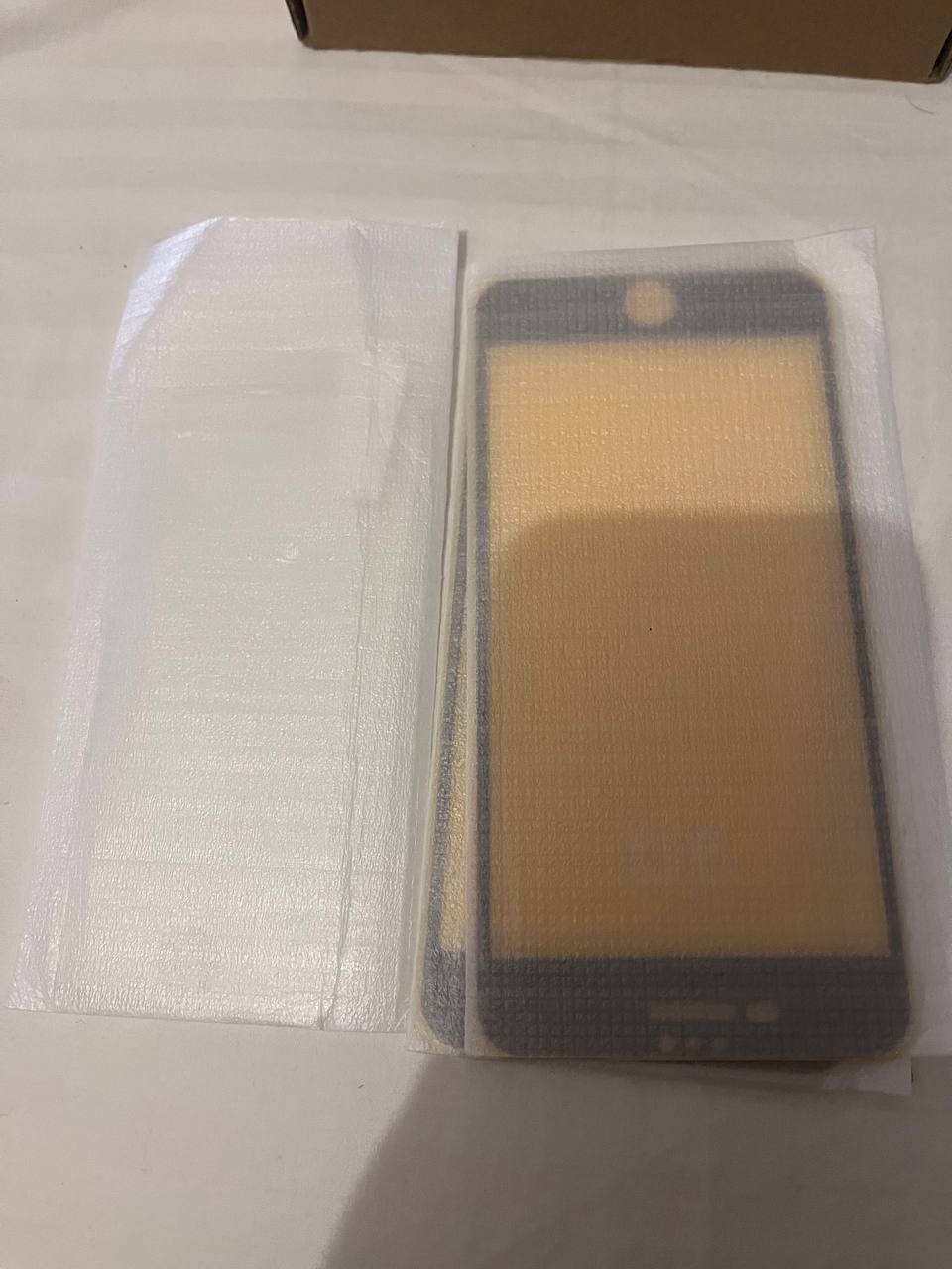 Защитные стекла на iPhone 5 и 7
