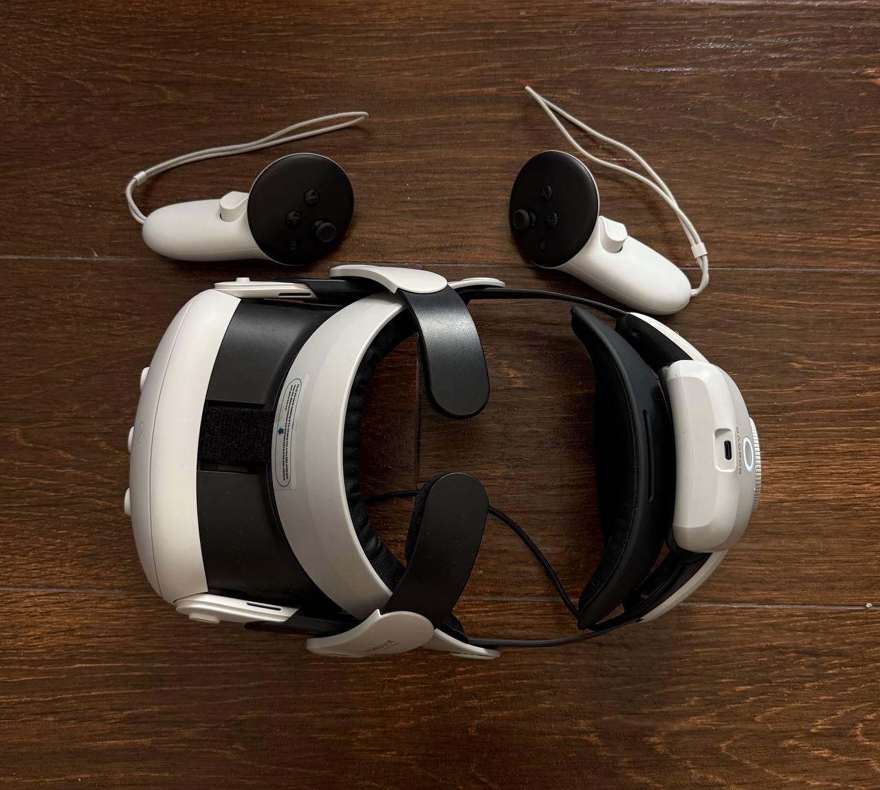 VR шлем Meta Quest 3 128 Гб с креплением BoboVR