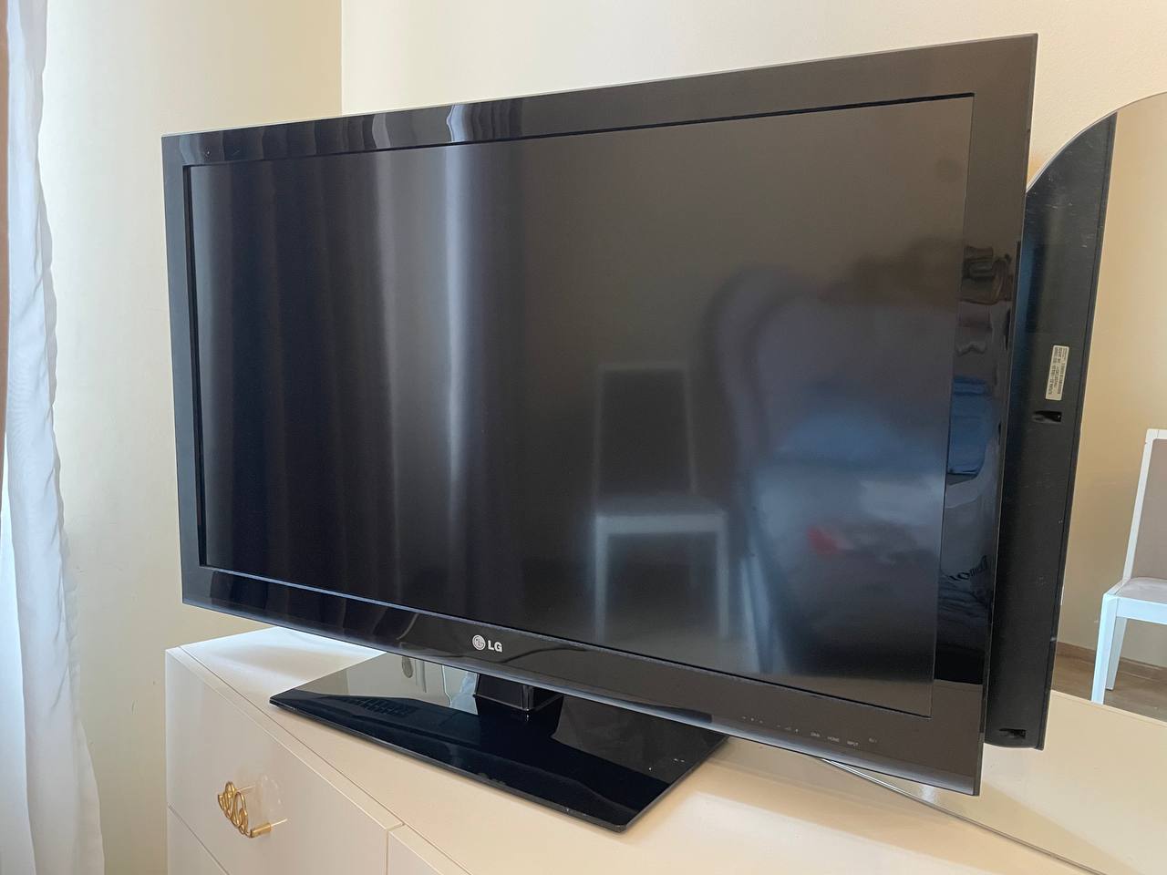Телевизор LG 42 дюйма