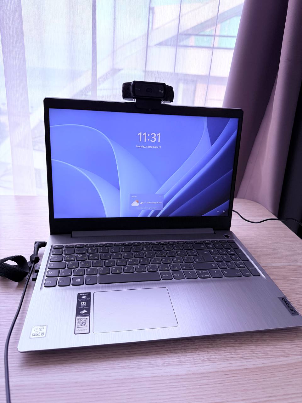 Ноутбук Lenovo IdeaPad 3 с веб-камерой Logitech