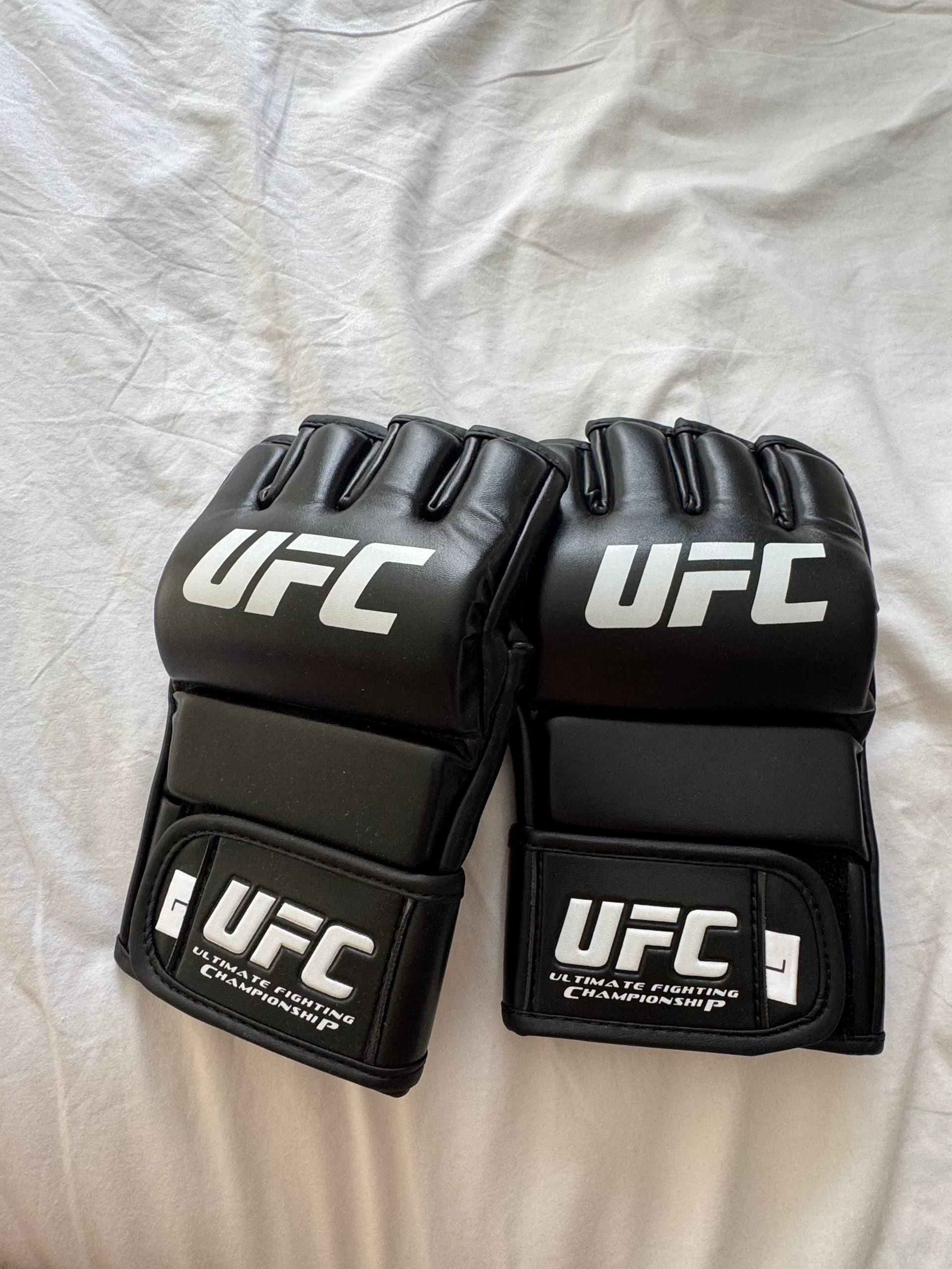 Перчатки для MMA (новые) - 50 лари;