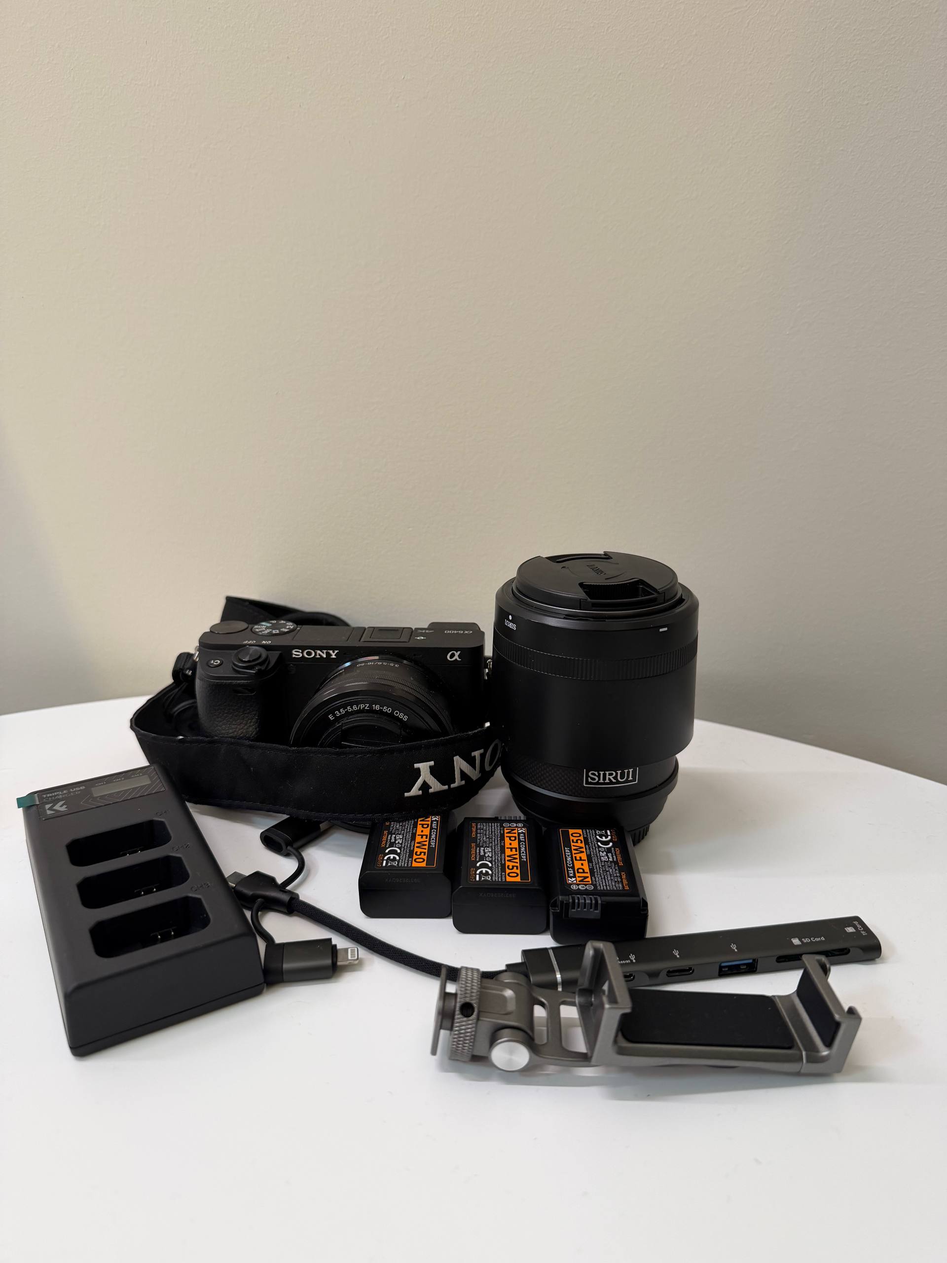 Продаю Sony A6400 в отличном состоянии. Полностью исправна, бережное использование. Отличный комплек