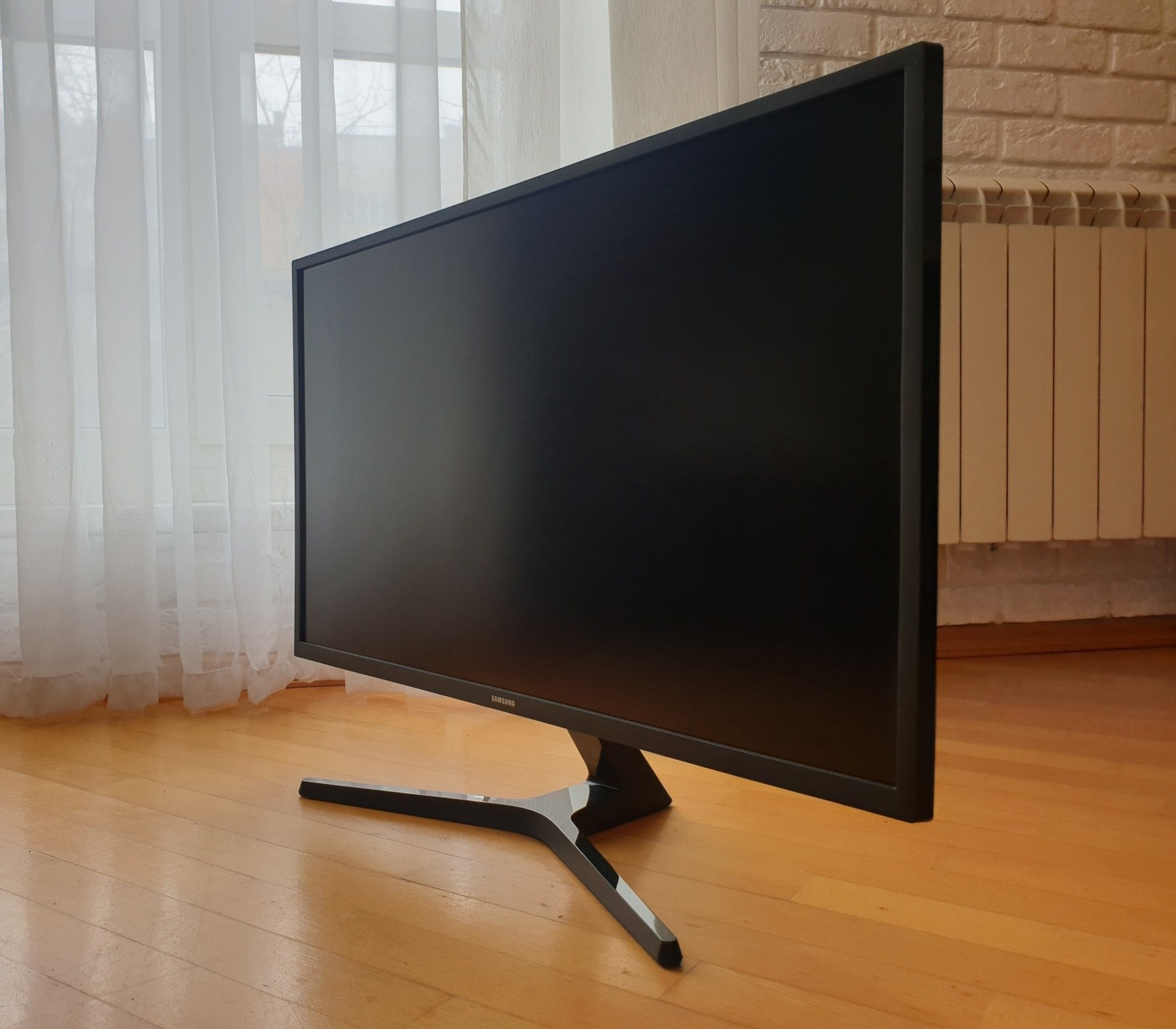 Продам 4K мониторы 3 штуки: