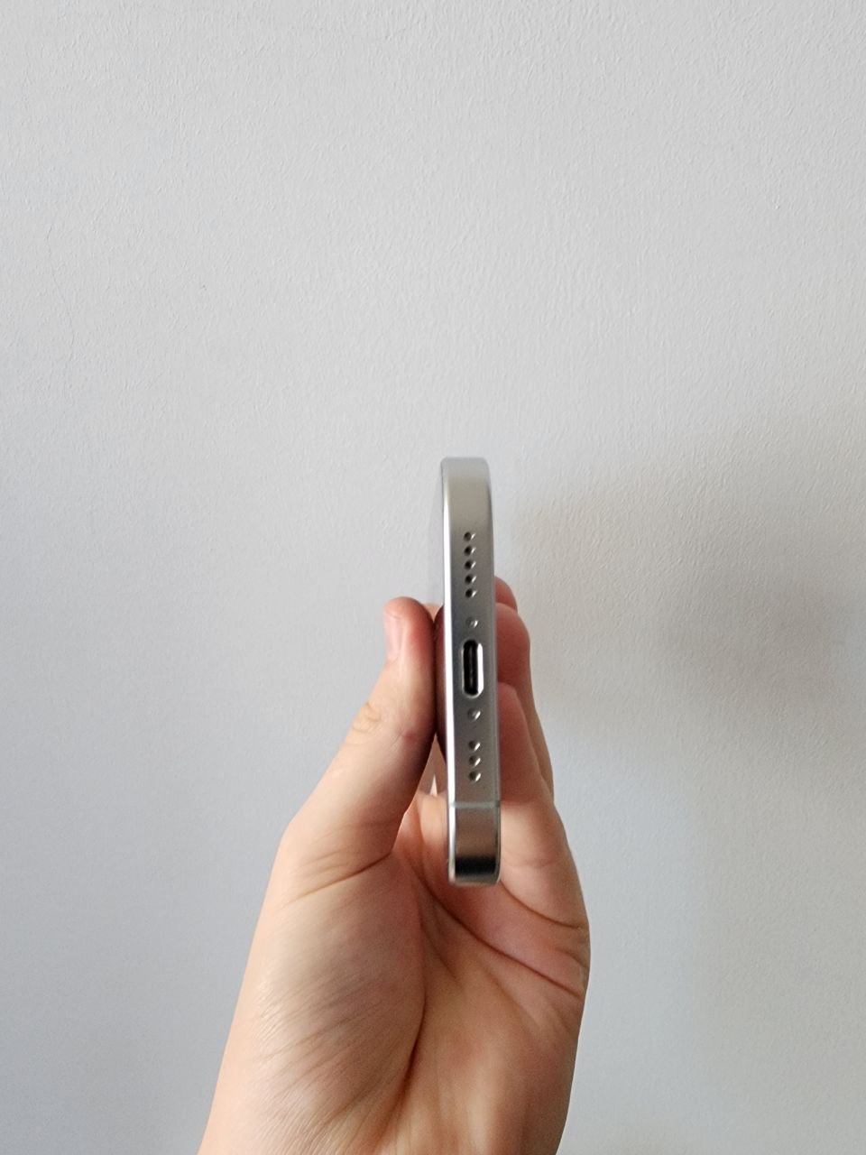 iPhone 16 Pro 128GB (White Titanium / Белый титан) photo 4