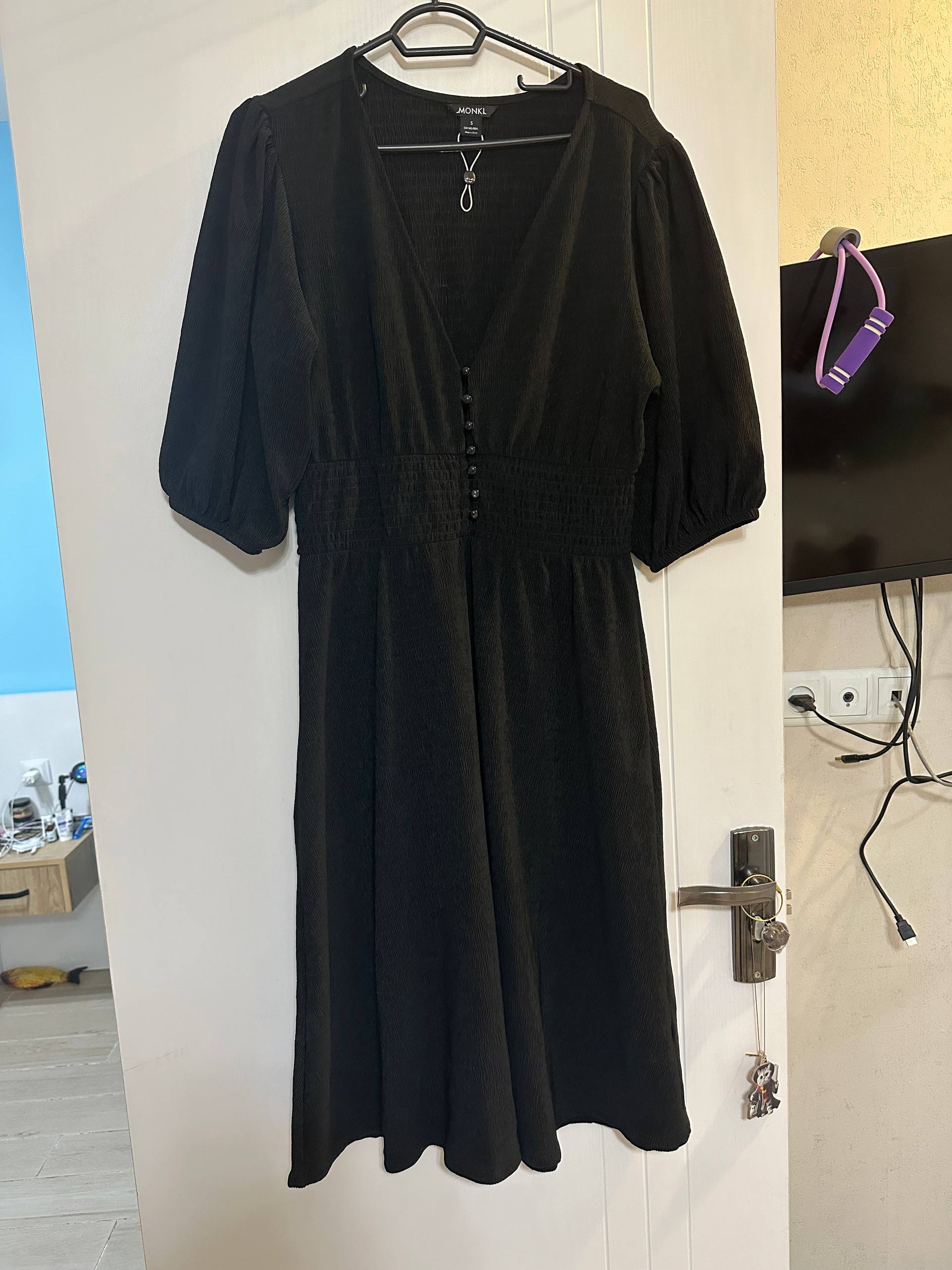 Платье Monki