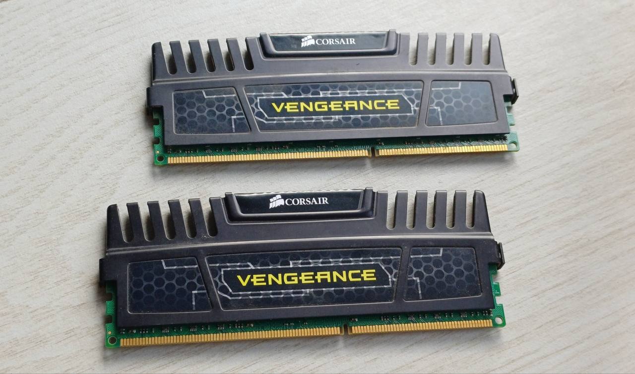 Оперативная память Corsair Vengeance 16GB (2x8GB) DDR3