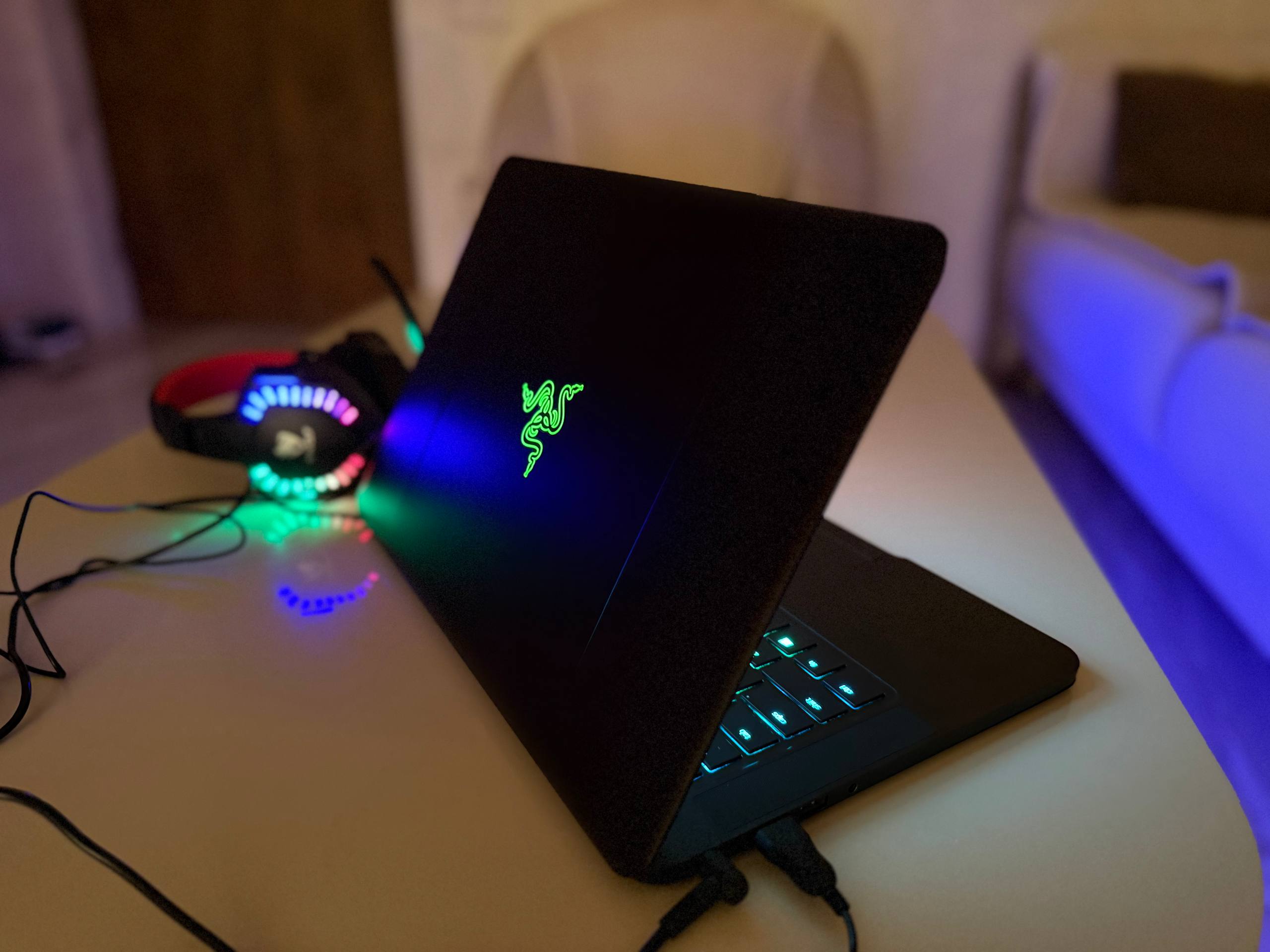 Ноутбук Intel Core i7-6700HQ с GTX 1060