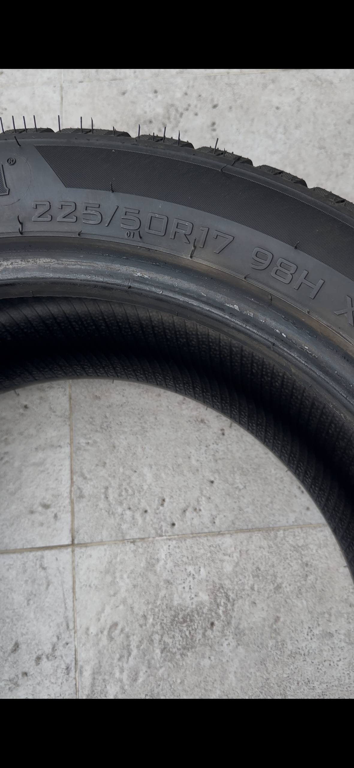 Зимняя резина 225/50R17 (с порезом)