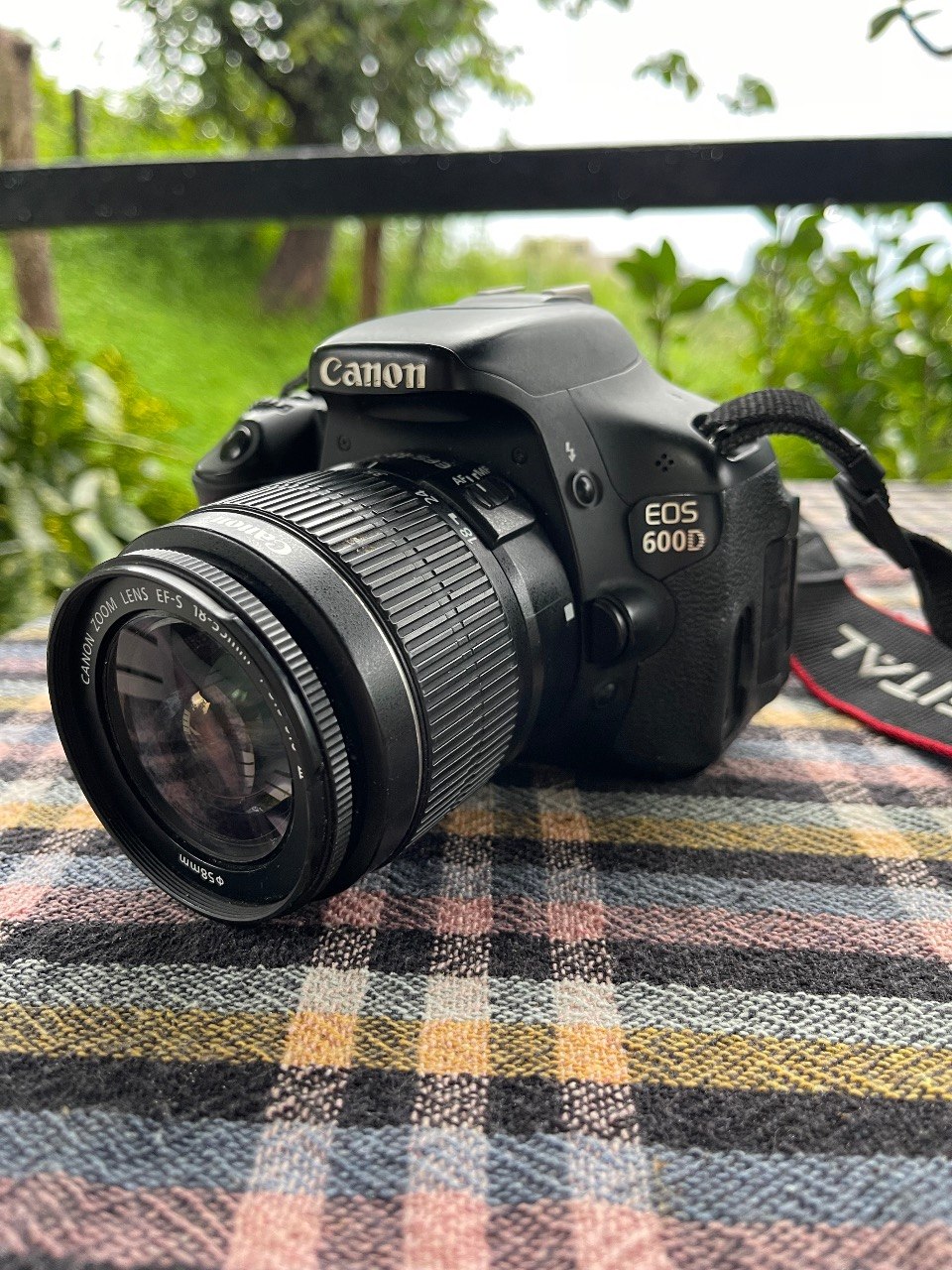 Canon EOS 600D с объективом 18-55мм и картой памяти 16ГБ
