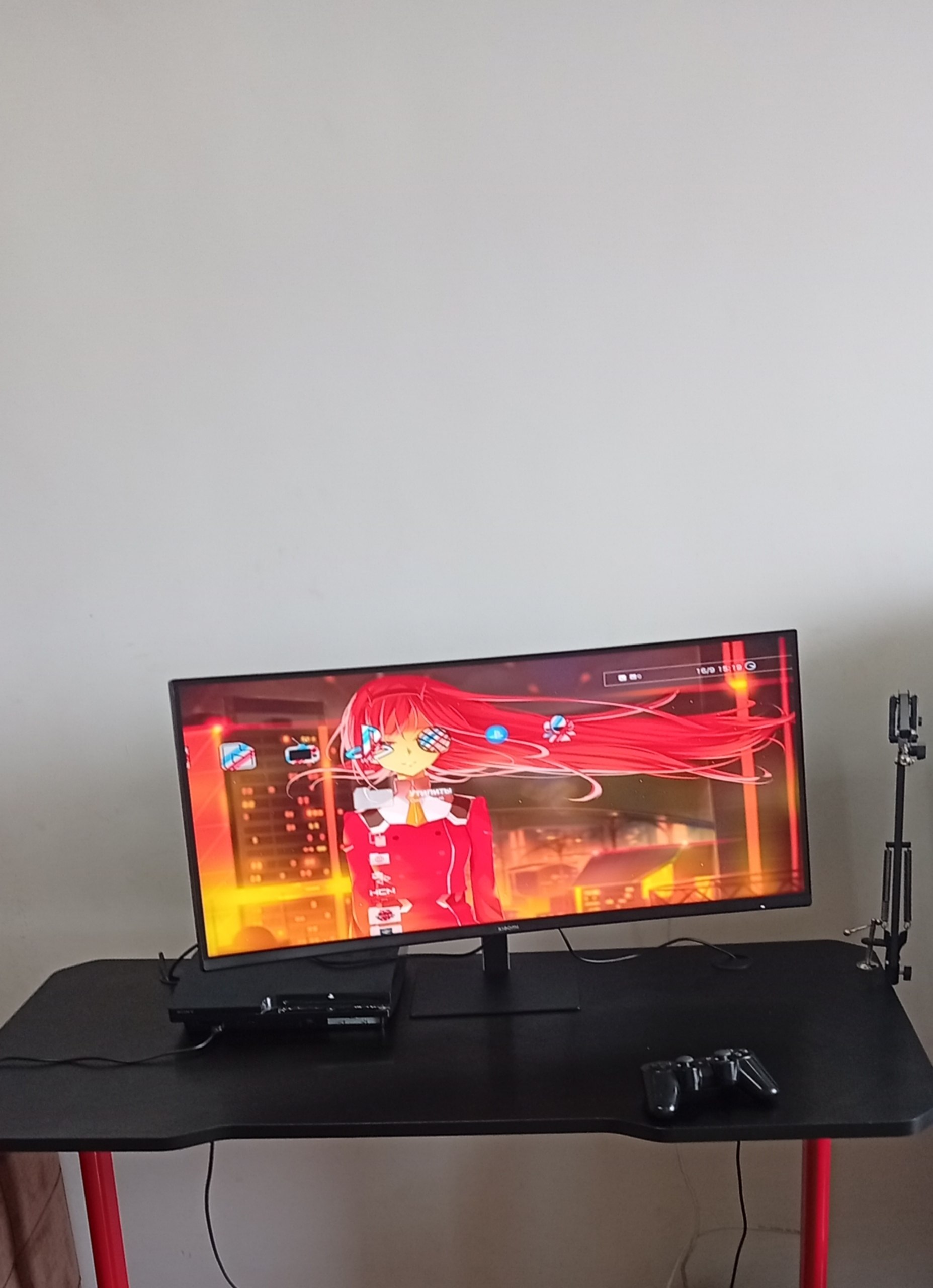 Игровой карбоновый стол с держателем для монитора