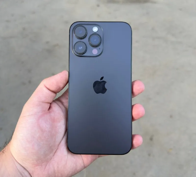 iPhone 14 Pro Max 256 ГБ; состояние идеальное — безупречный, не вскрывался, в ремонте не был. Поддер