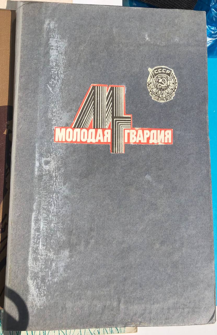 25 лари