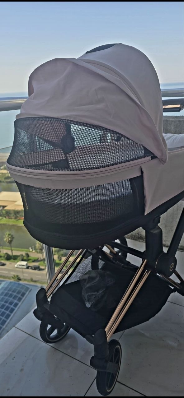 Люлька Cybex Priam 4 с адаптерами и дождевиком