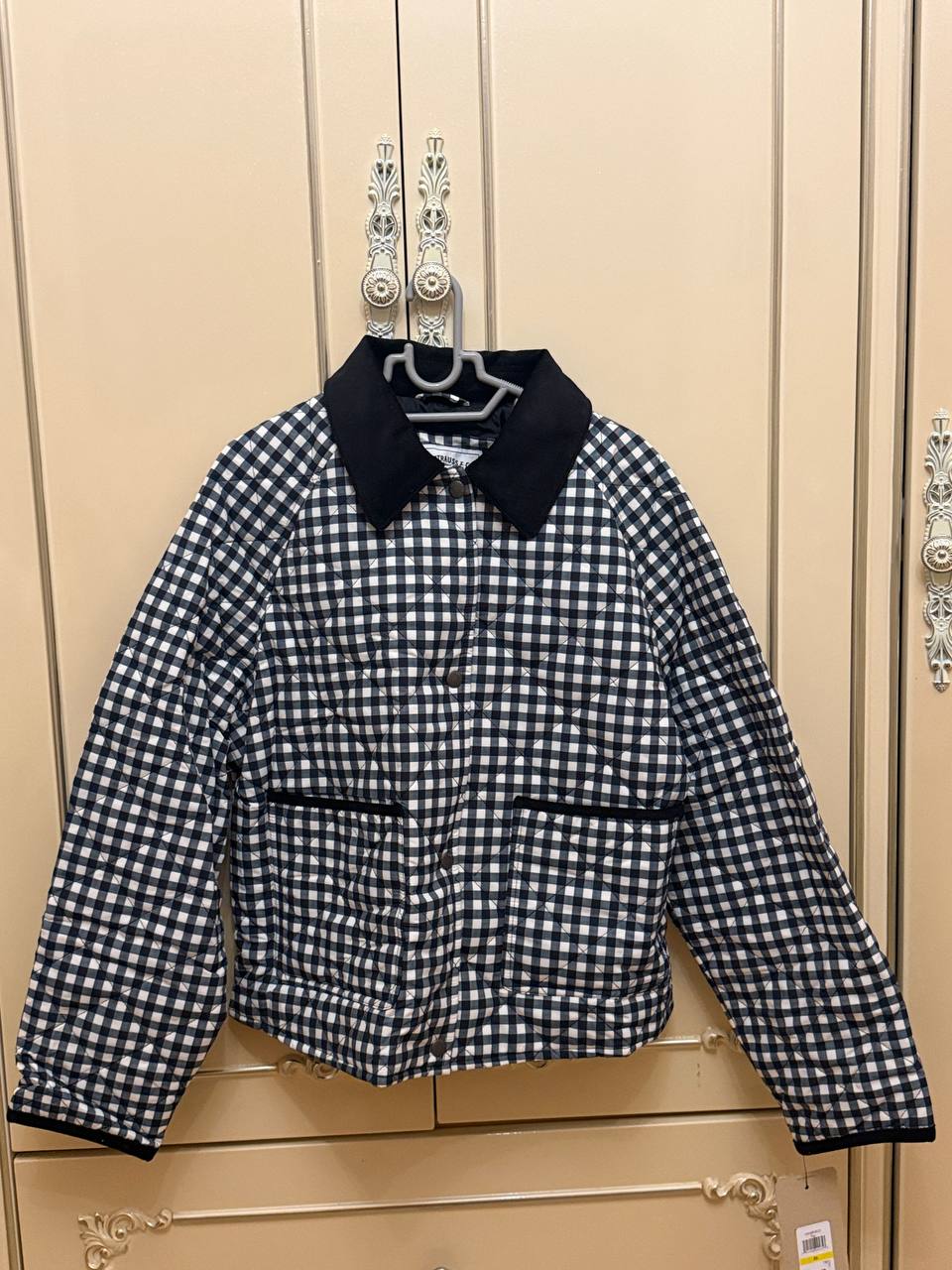 Продаю все куртки от фирмы Levi’s и Calvin Klein. Все новые с этикетками и оригинальные из Америки.