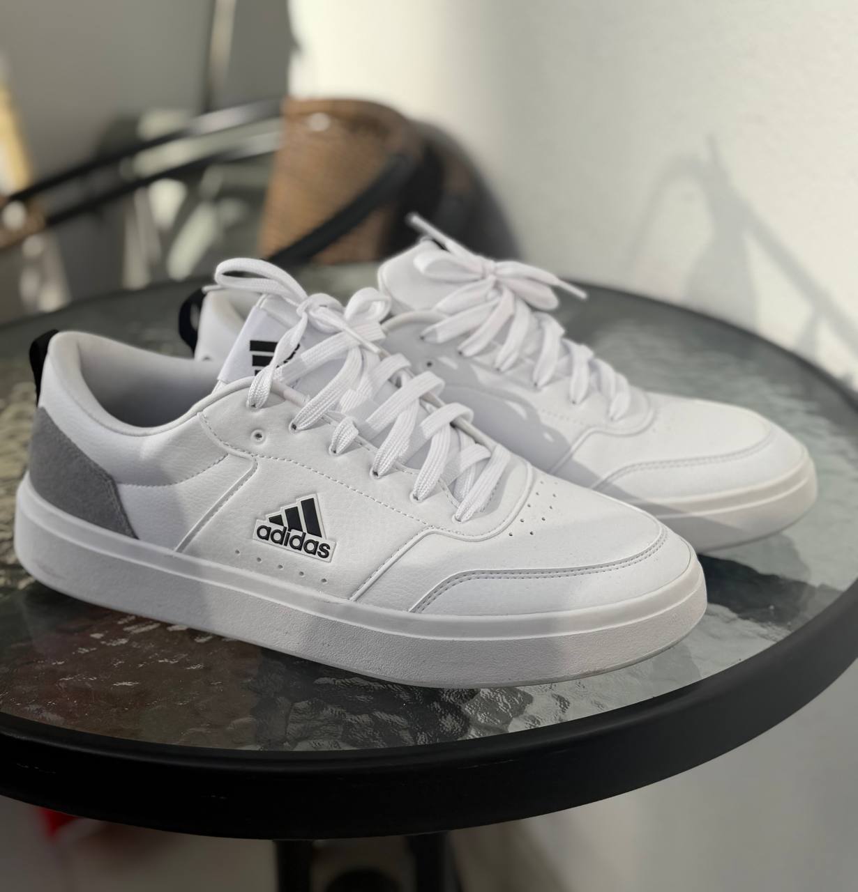 Новые кроссовки Adidas
