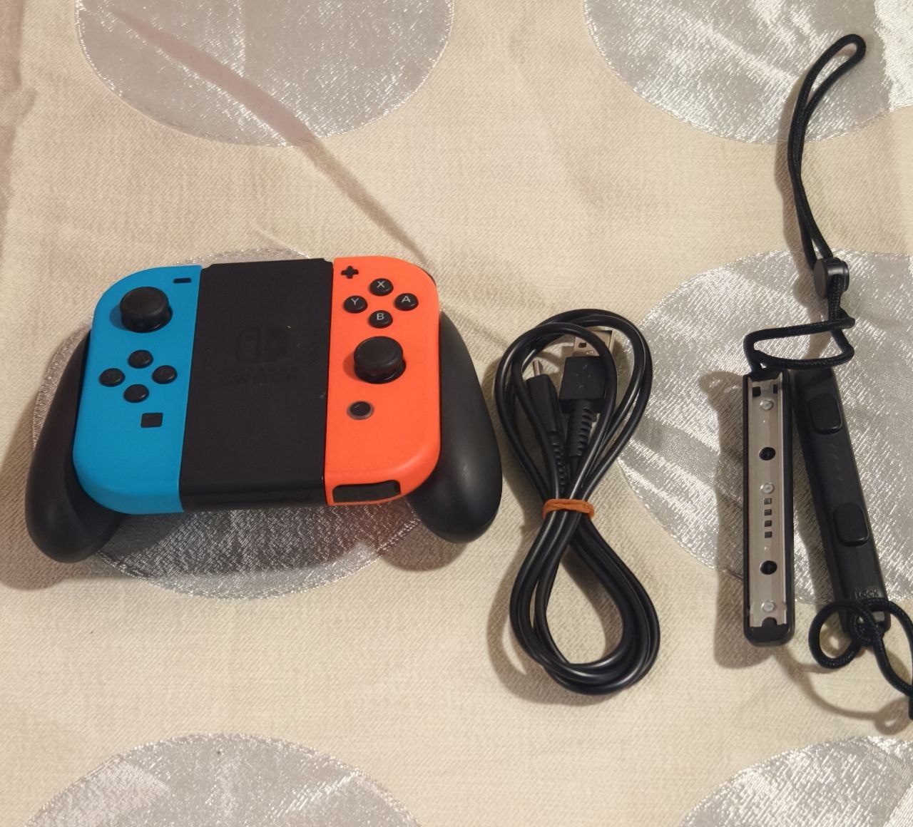 Японская версия оригинальной Nintendo Switch, купленная в Японии. Это новая модель с увеличенным вре