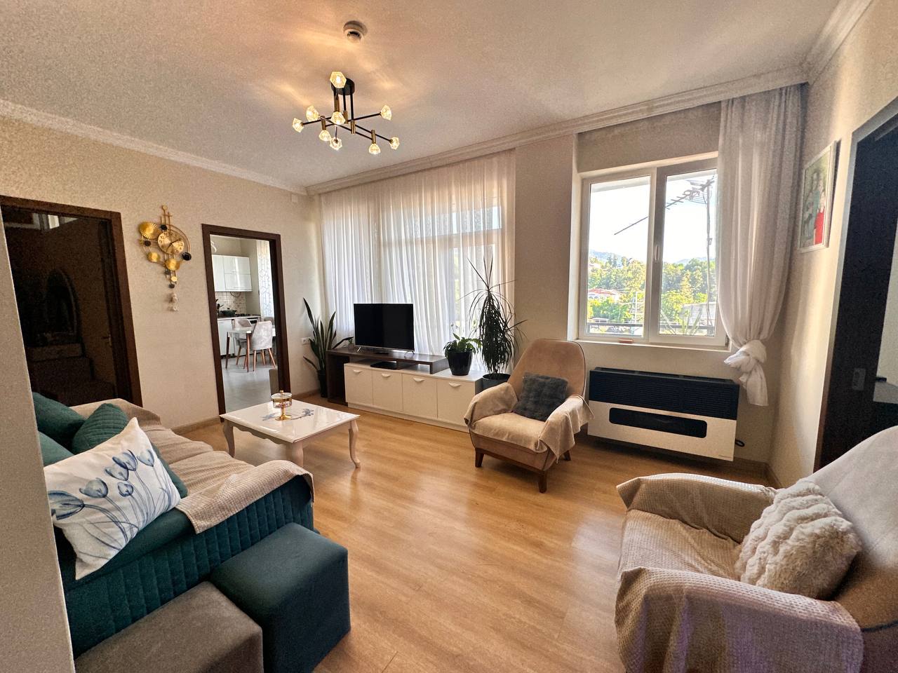 Квартира 100 м², 3 спальни, ул. Мамия Абашидзе