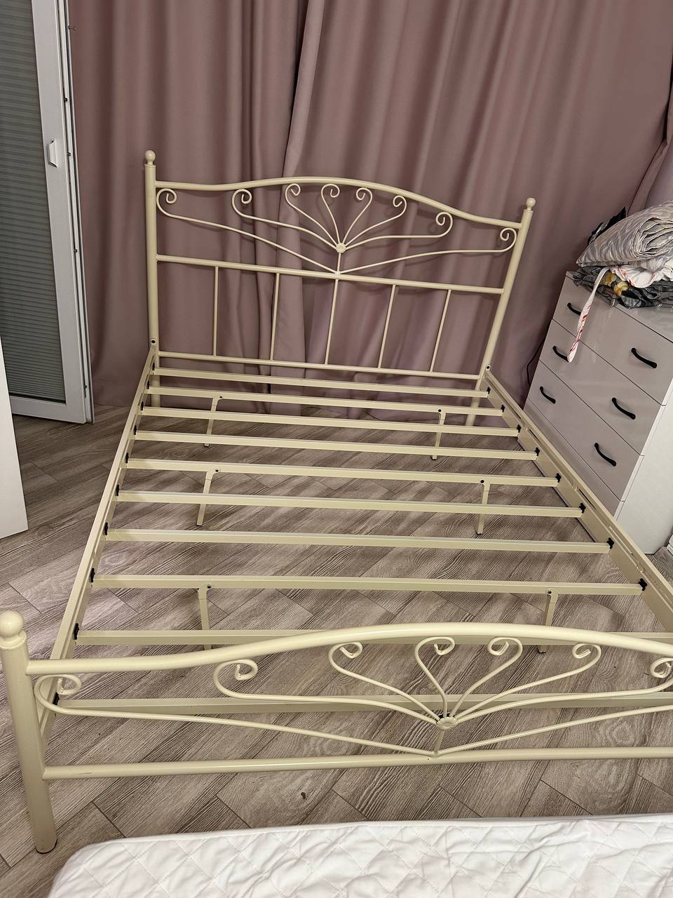 кровать железную цвет шампань 160/200см