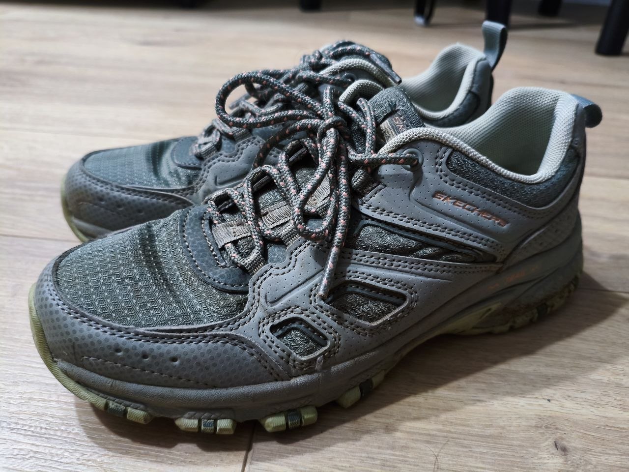 Женские треккинговые кроссовки Skechers
