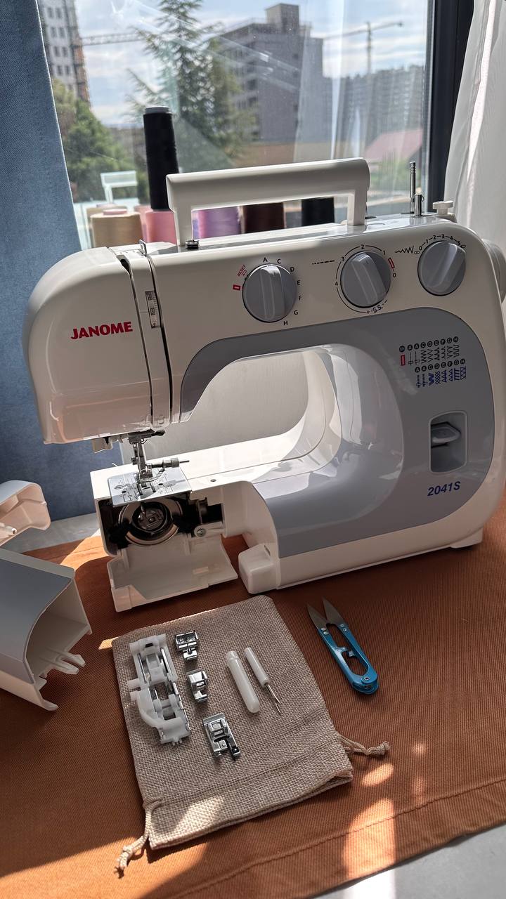 Швейная машина Janome 2041s