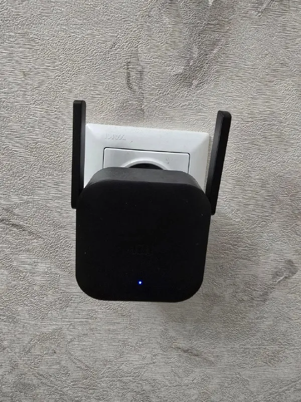 Репитер Xiaomi Mi Wi-Fi Extender Pro