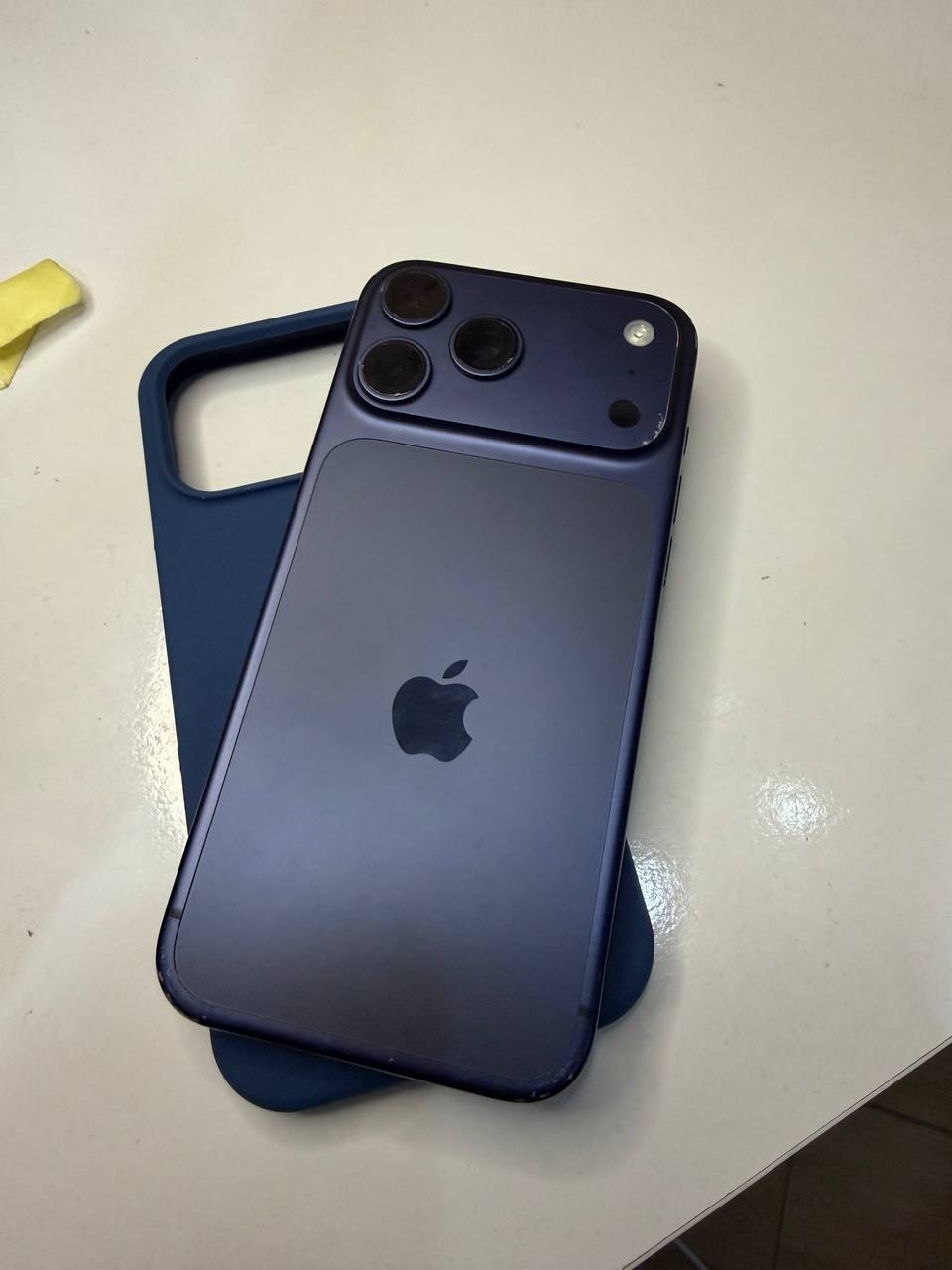 iPhone 17 Pro Max 256GB — Black
