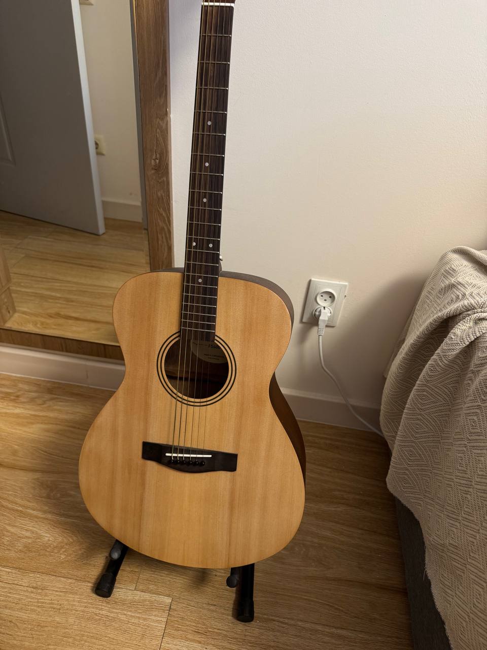 Акустическая гитара Yamaha FS400 с аксессуарами