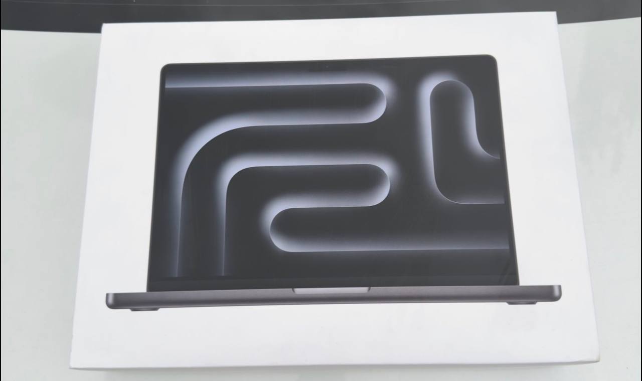 MacBook Air  (чип M5, 16 ГБ ОЗУ, 512 ГБ SSD, 13.6 дюймов, модель 2026 года); состояние аккумулятора 