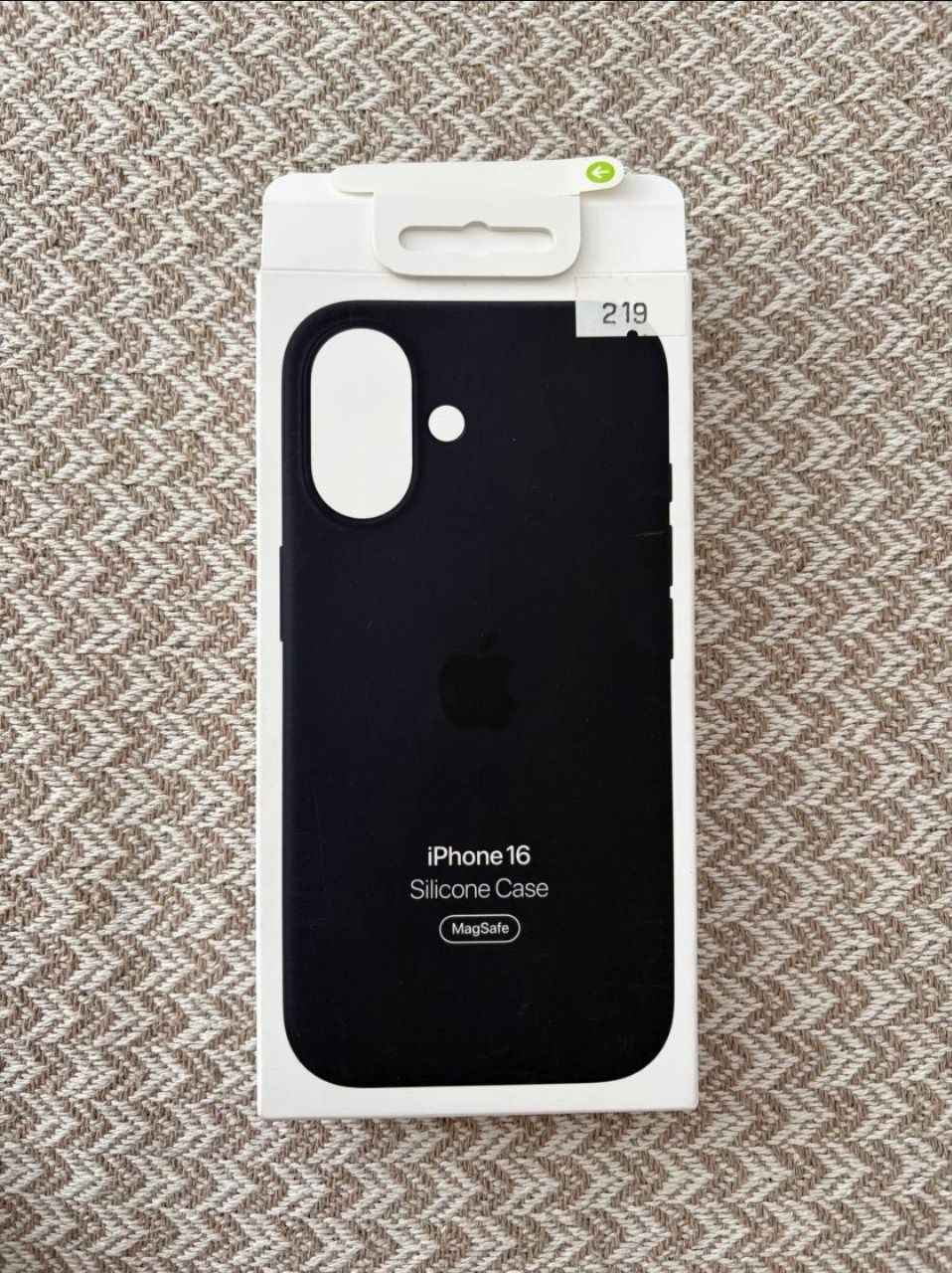 Коробка от чехла Apple для iPhone 16
