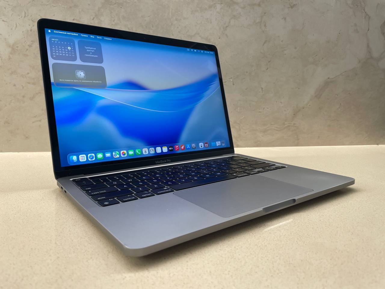 MacBook Pro M1 с памятью 8/256 ГБ, Touch ID, Touch Bar