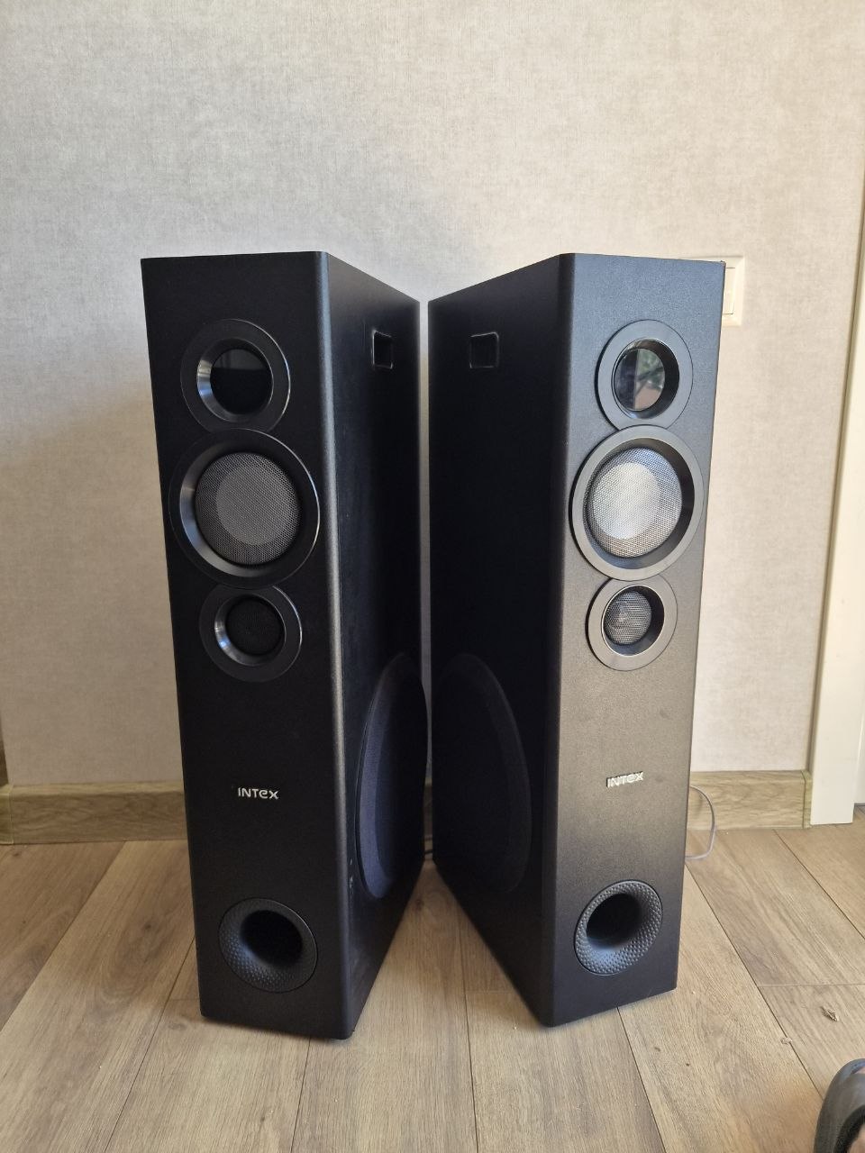 Башенные колонки Intex TW 11804 FMUB