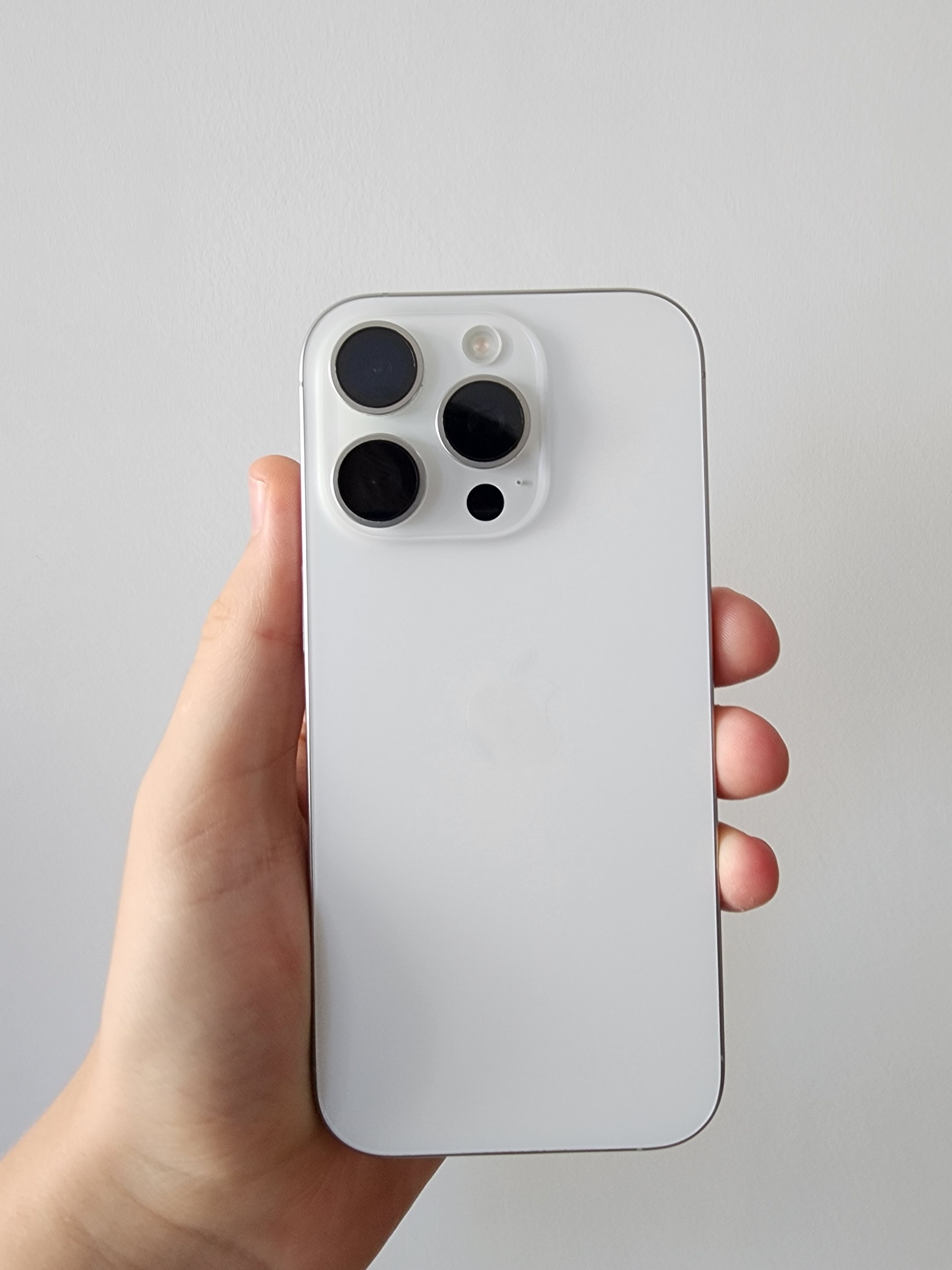iPhone 16 Pro 128GB (White Titanium / Белый титан) photo 3