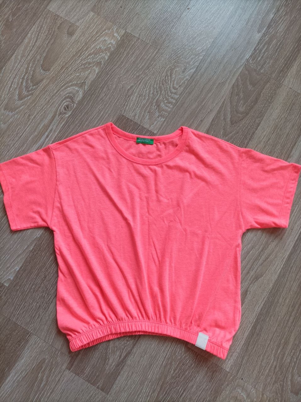 Укороченная футболка United Colors of Benetton