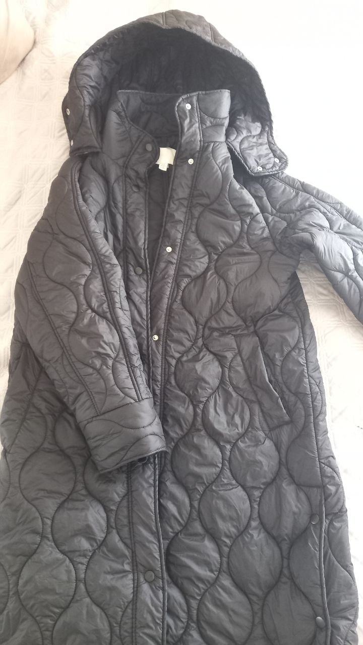 Черная длинная куртка H&M