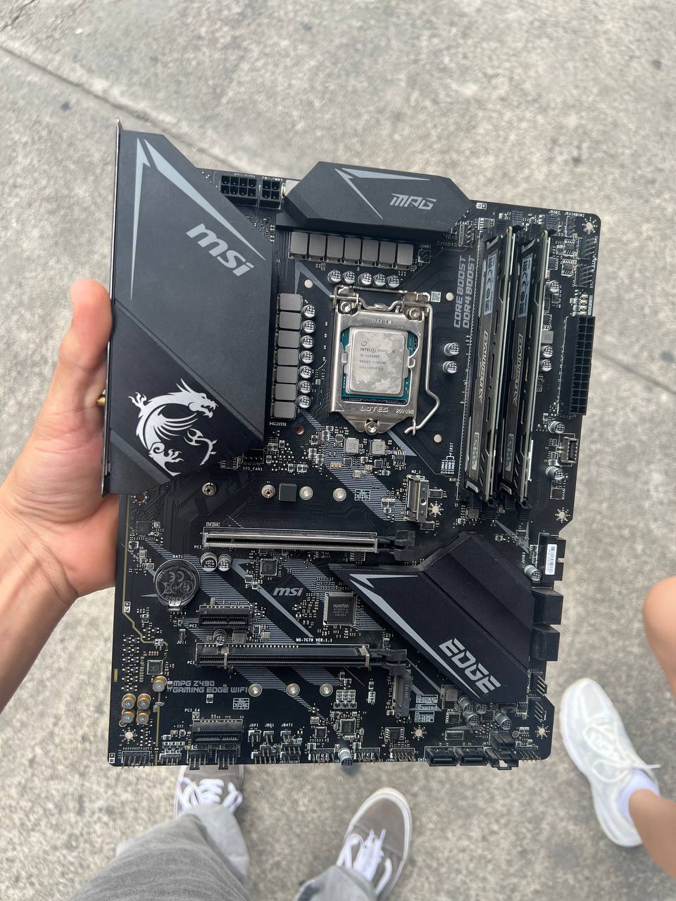 Материнская плата MSI
