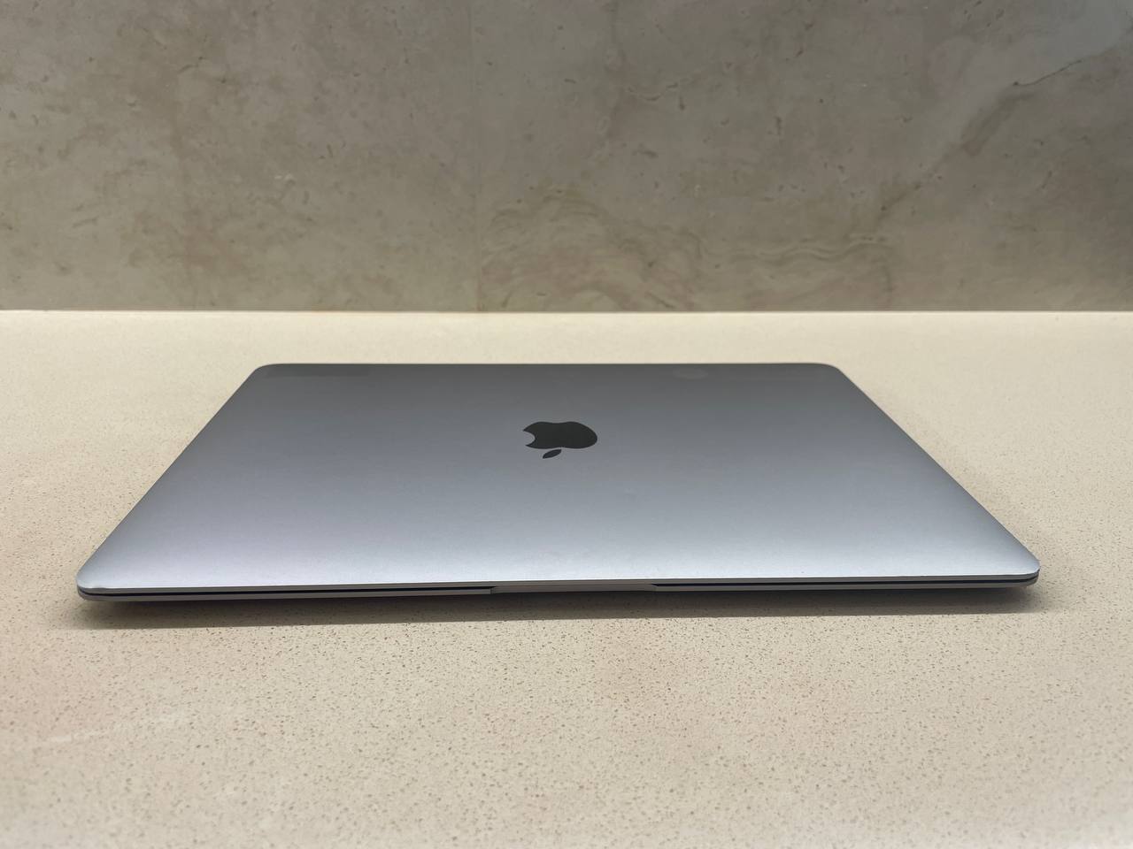MacBook Air 2018, 8 GB / 256 GB
