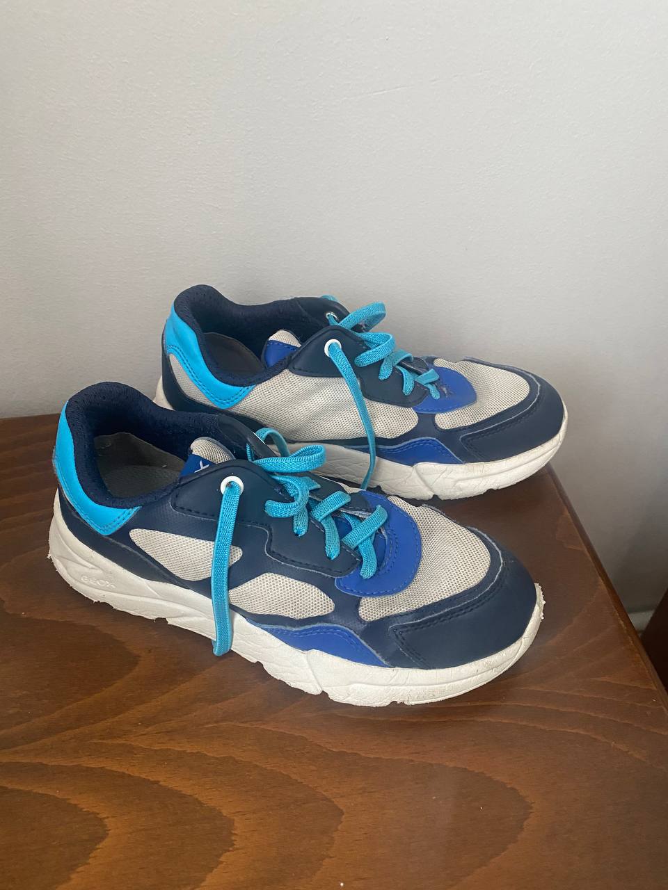 Фирменные кроссовки GEOX