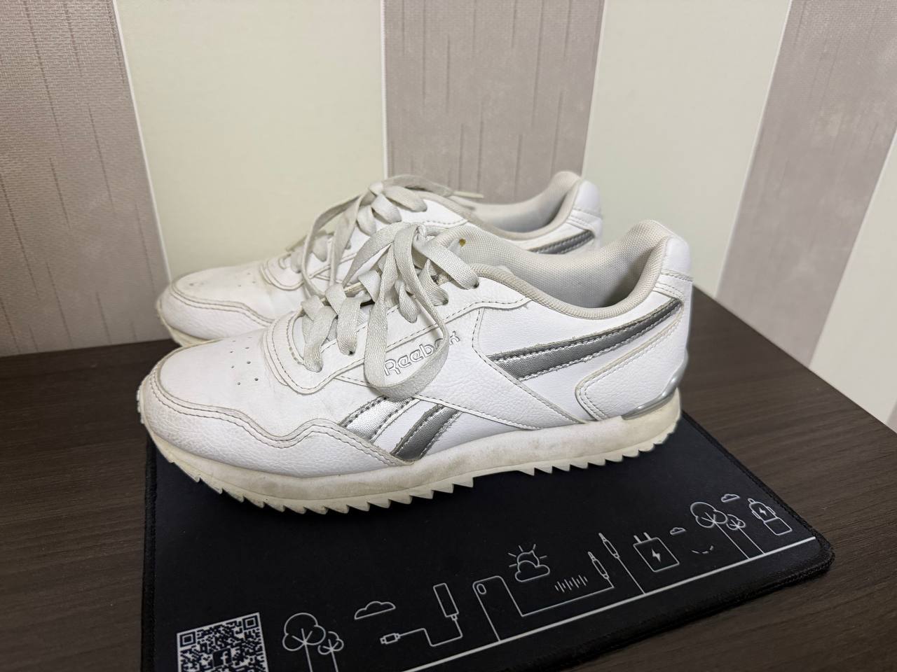 Кроссовки reebok белые