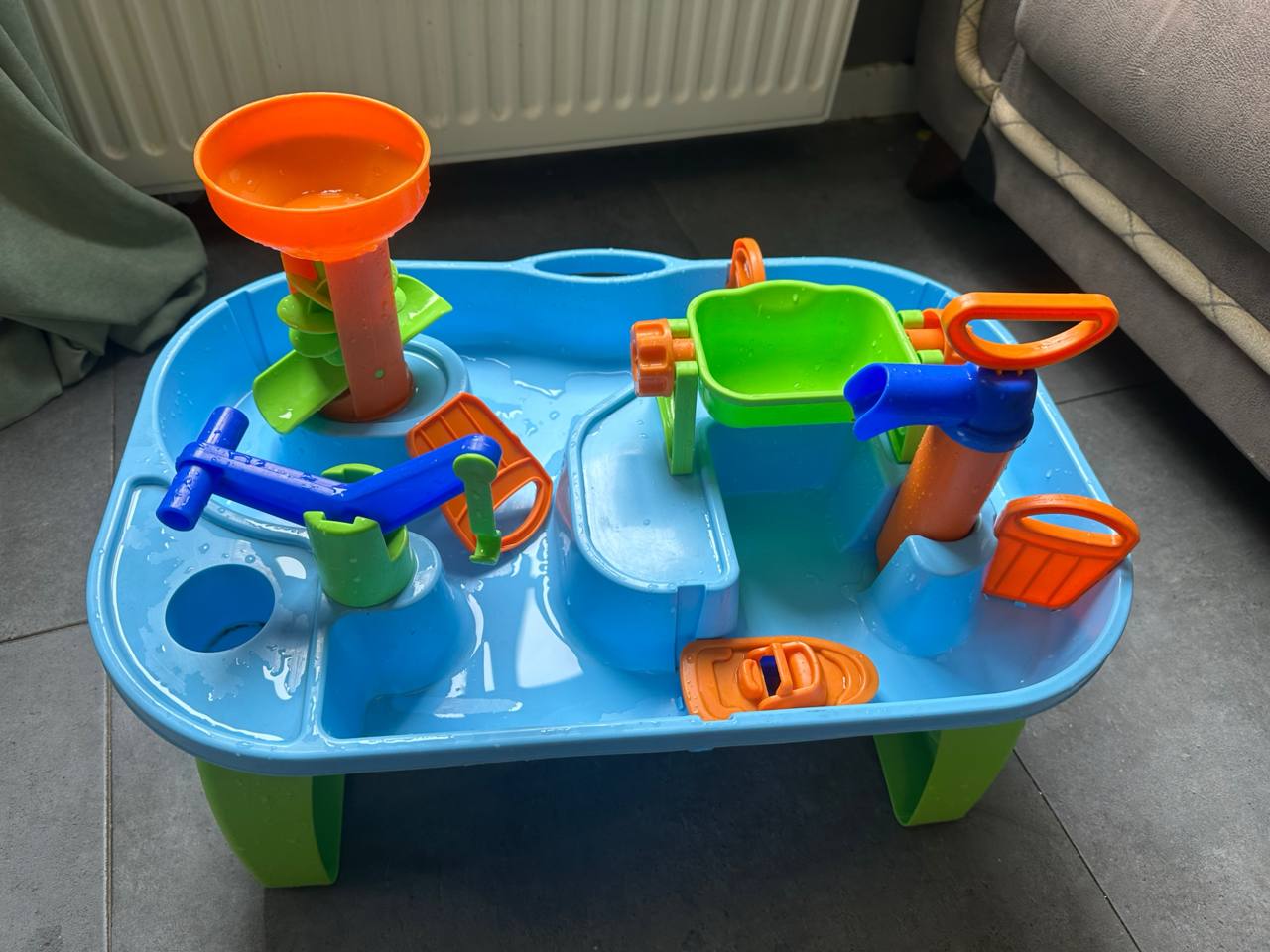 Развивающий игровой столик для игр с водой