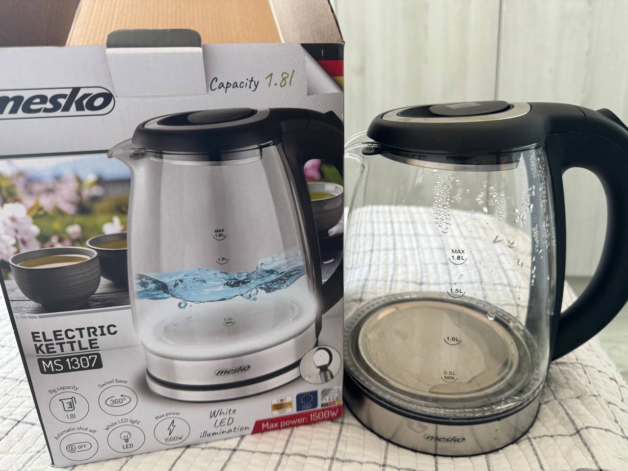 Продам чайник 1,8 л, 1500 w. 40 лари. Практически новый - куплен неделю назад, пользовались нескольк