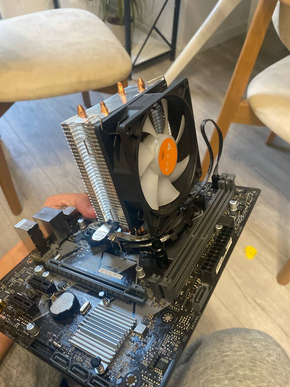 Процессор Intel Core i3-8100