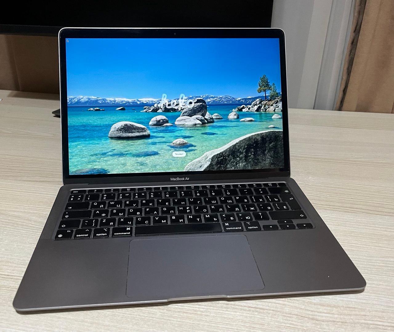 MacBook Air M1 2020 8/256 GB