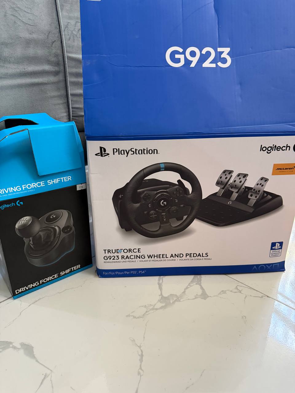 Руль с педалями Logitech G923 и коробка передач