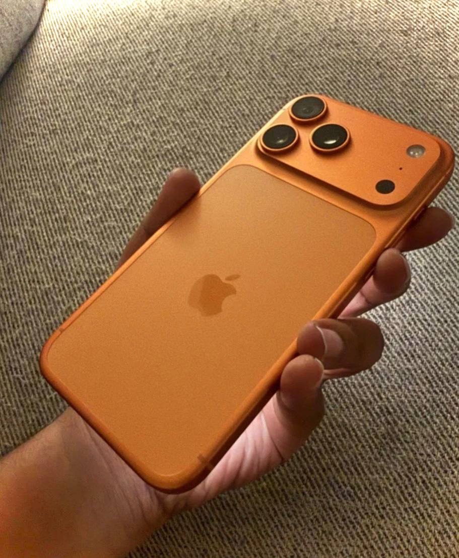 iPhone 17 pro max 1 TB, оранжевый, новый