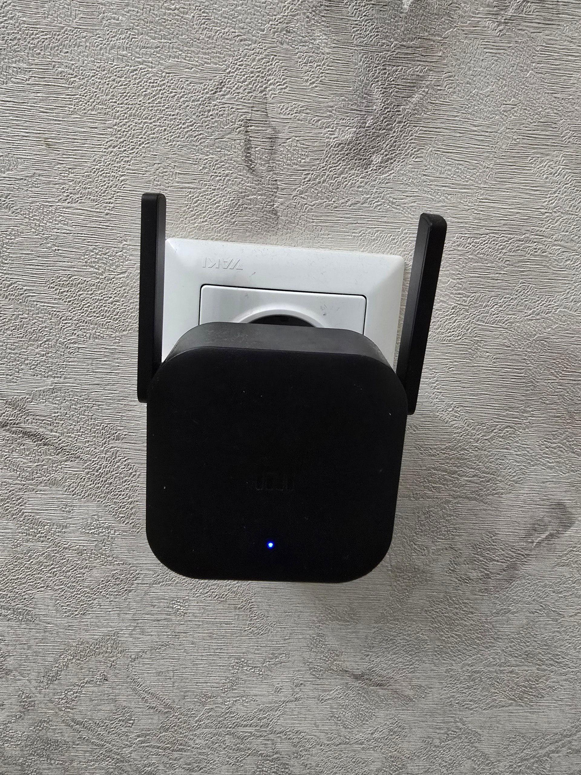 Репитер Xiaomi Mi Wi-Fi Extender Pro