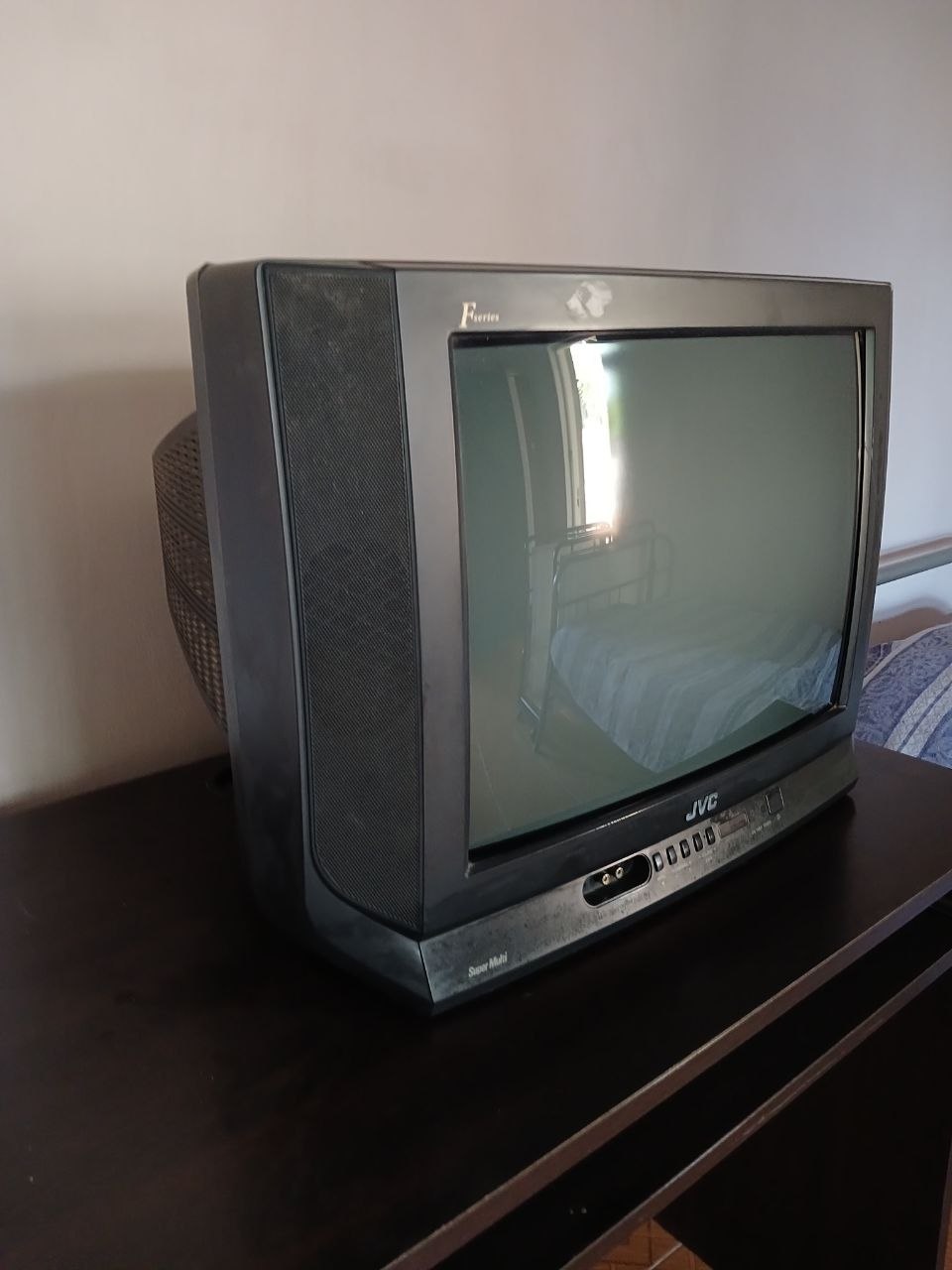 Телевизор JVC (CRT)