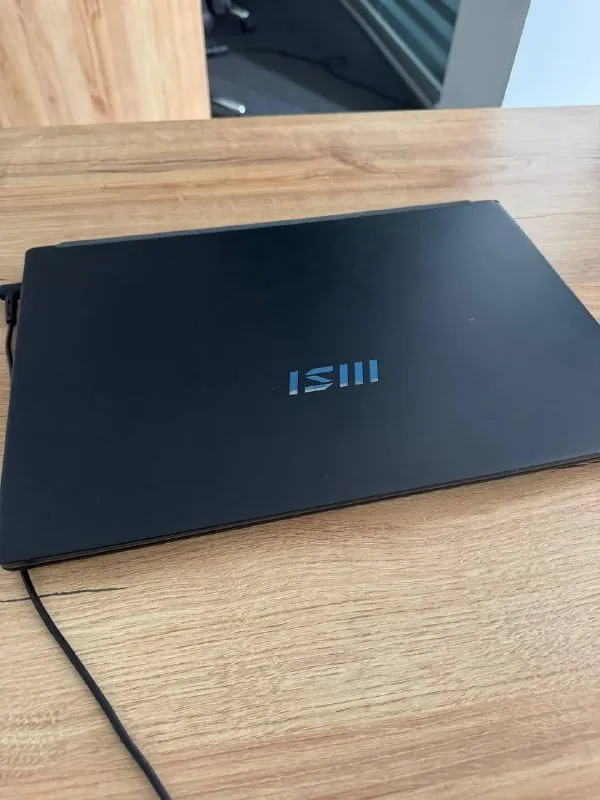 Ноутбук MSI Modern 15 B12M
