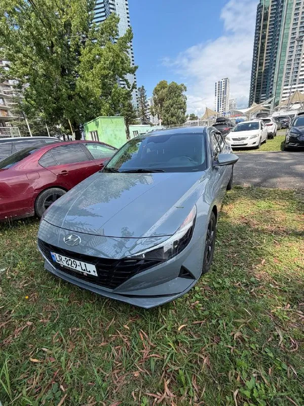 Hyundai Elantra 2022 седан