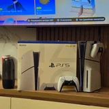 PS5 Slim 1TB с двумя джойстиками и играми (photo 1)