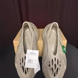 Adidas Yeezy Foam Runner. (photo 3)